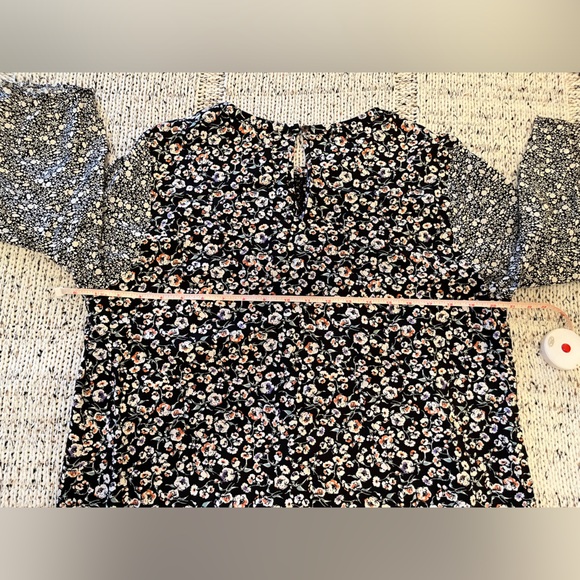 DR2 Black Ditsy Floral Blouse Top Size L, EUC - Picture 4 of 5